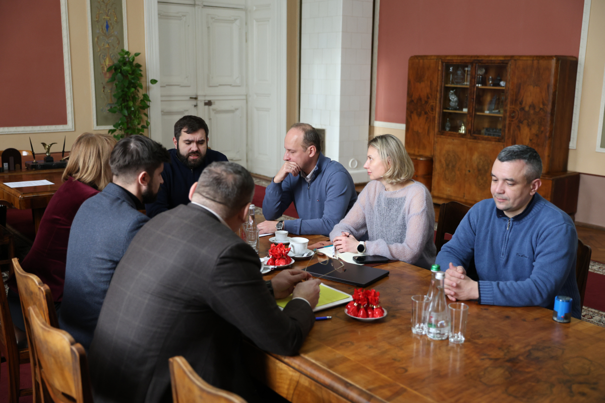 Фото з підписання меморандуму про співпрацю