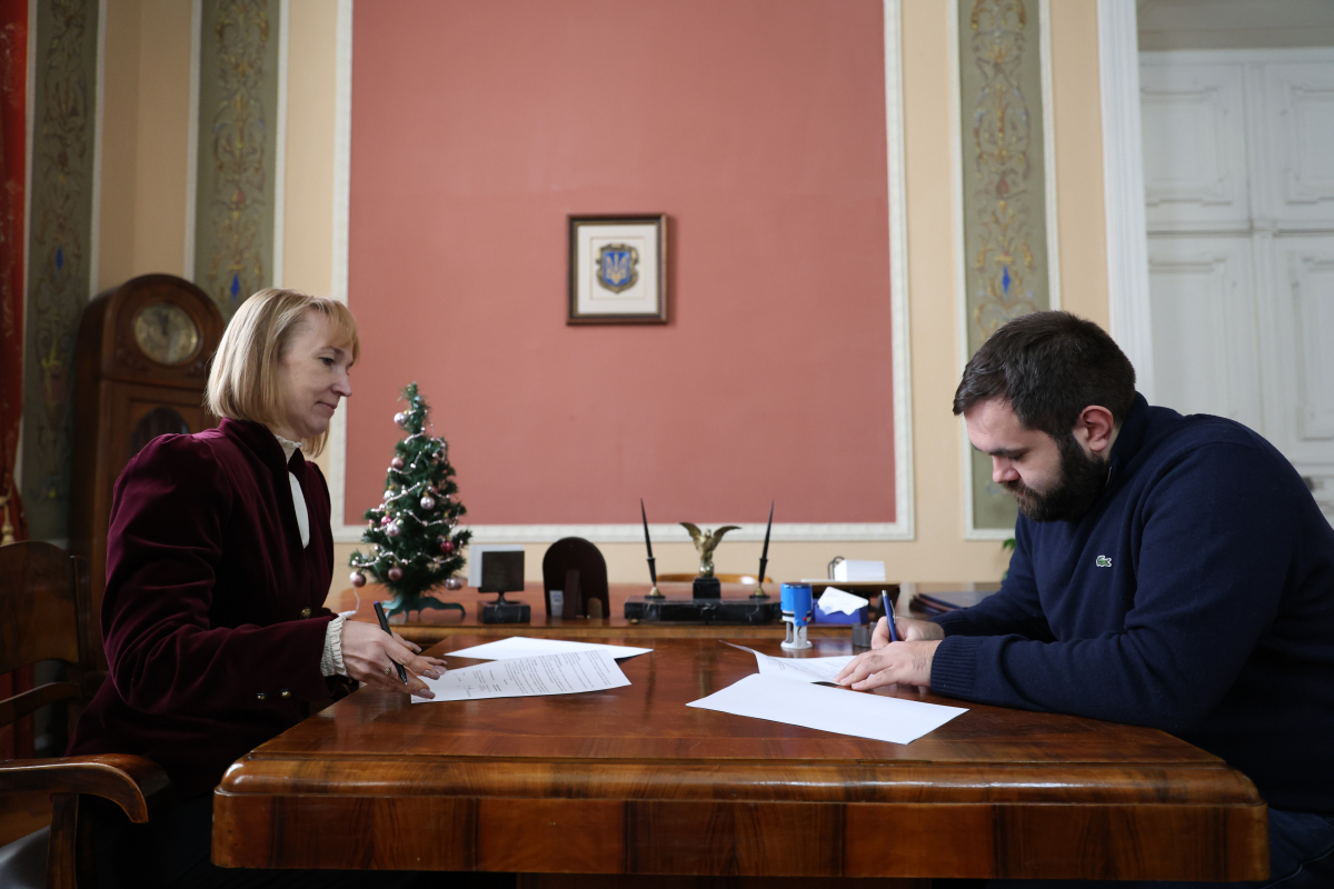 Фото з підписання меморандуму про співпрацю
