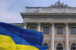 прапор України на фоні фасаду Політехніки