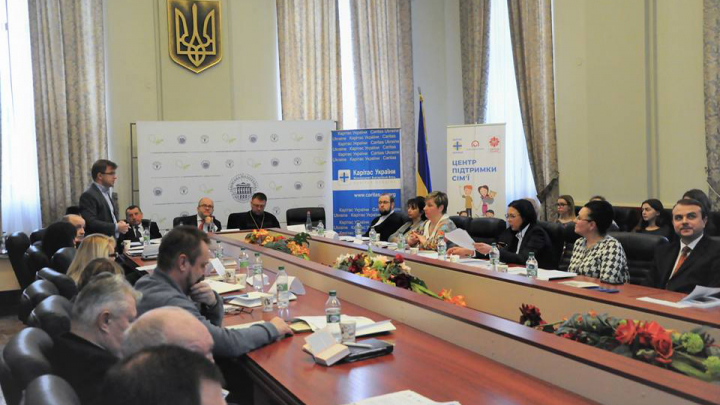 на засіданні «круглого столу» обговорили проблеми внутрішньо переміщених осіб