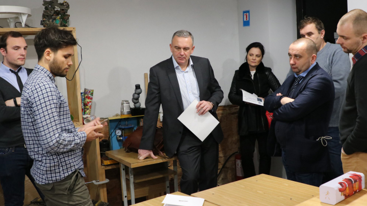 фото ознайомлення у стартап-школі Університету експертів  з найцікавішими проектами конкурсу StartUp Прорив