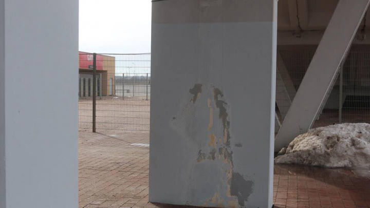 на «Арені Львів» підтікають стіни