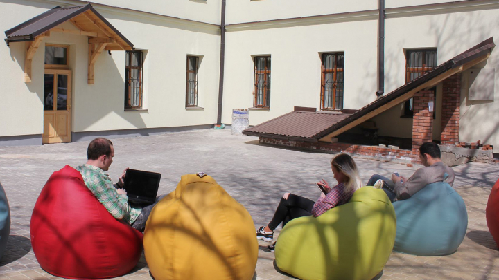 Tech StartUp School у Дворику