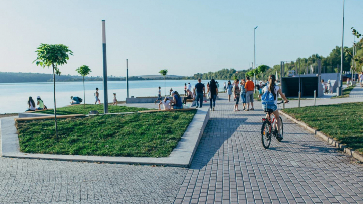 на набережній