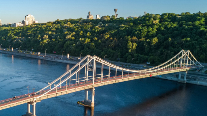 міст через Дніпро в Києві