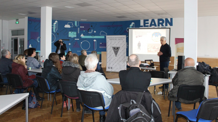 Фото із заходу