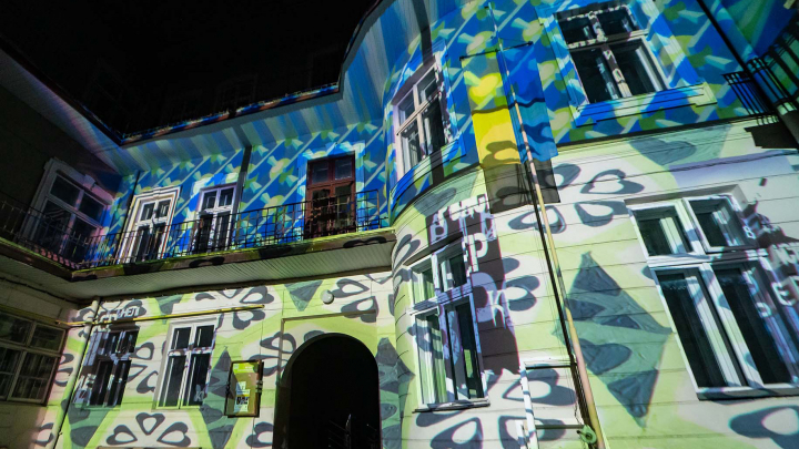 Фото із заходу