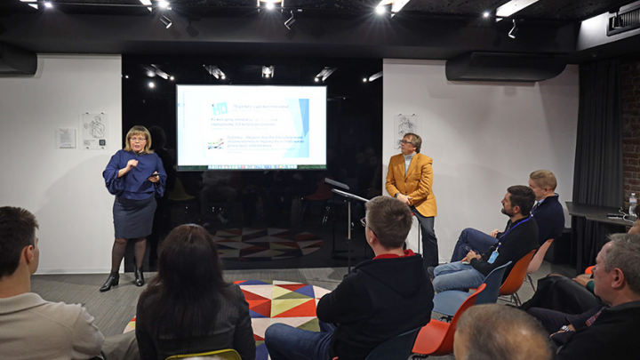 Фото із засідання клубу