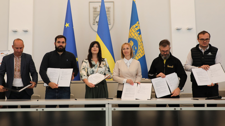 Фото з підписання меморандуму