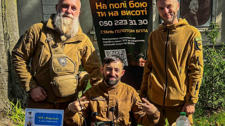 Андрій Кропивницький з колегами