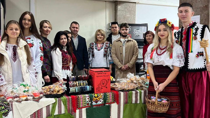 Фото із заходу