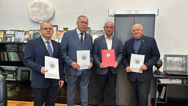 Фото з підписання меморандуму про співпрацю