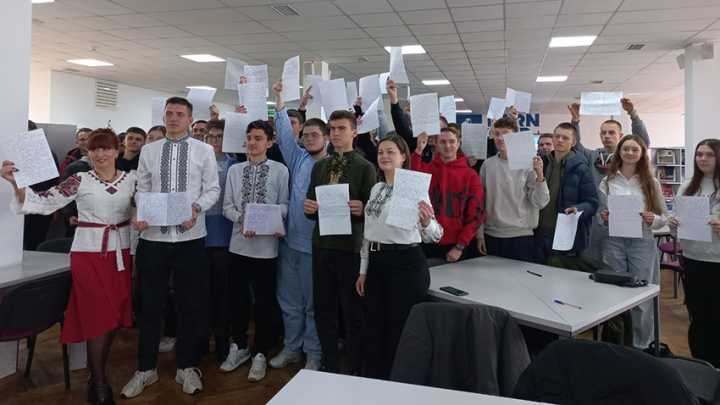 Фото із заходу