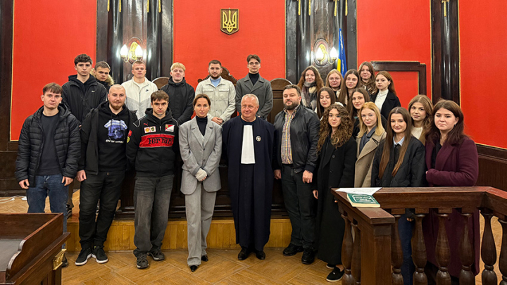 Фото з відвідин суду