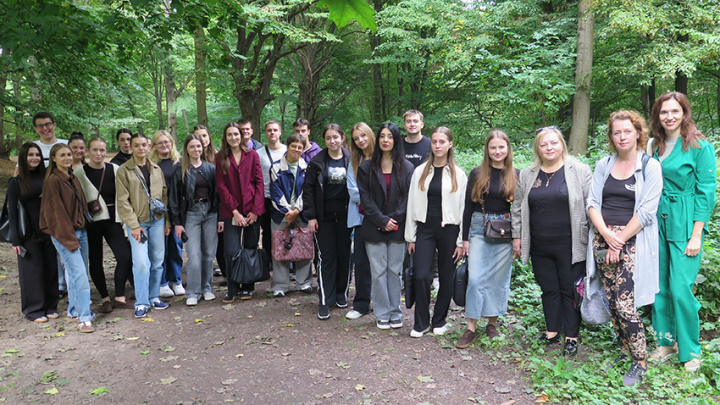 Фото із заходу