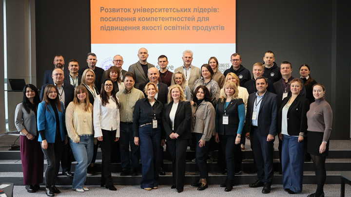 Фото із заходу