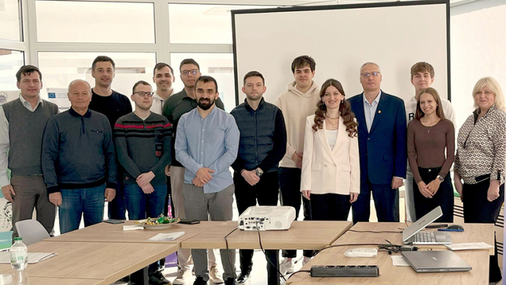 Фото із заходу