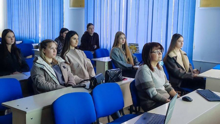 Фото із заходу