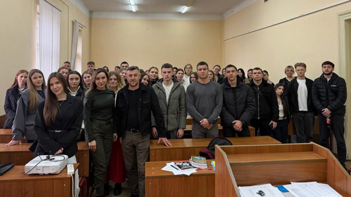 Фото із заходу