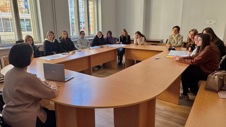 Фото із заходу