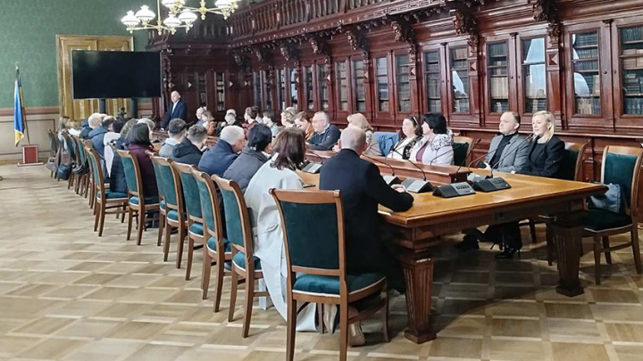 Фото із вручення сертифікатів