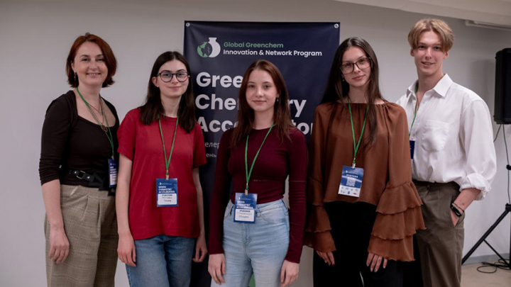 Фото із заходу