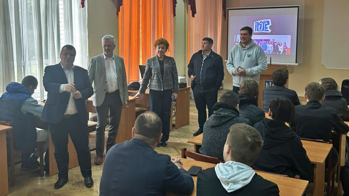 Фото з відвідин коледжу