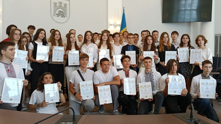 Фото з нагородження переможців