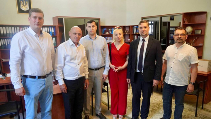 Фото з підписання угоди