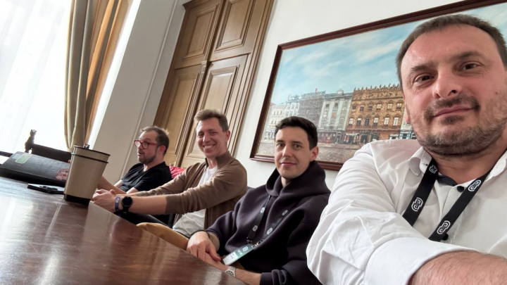 Фото із заходу